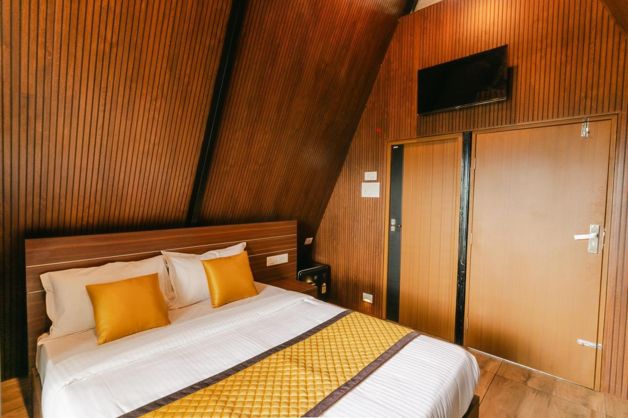 Swag Vista Resort Anachal Exterior photo
